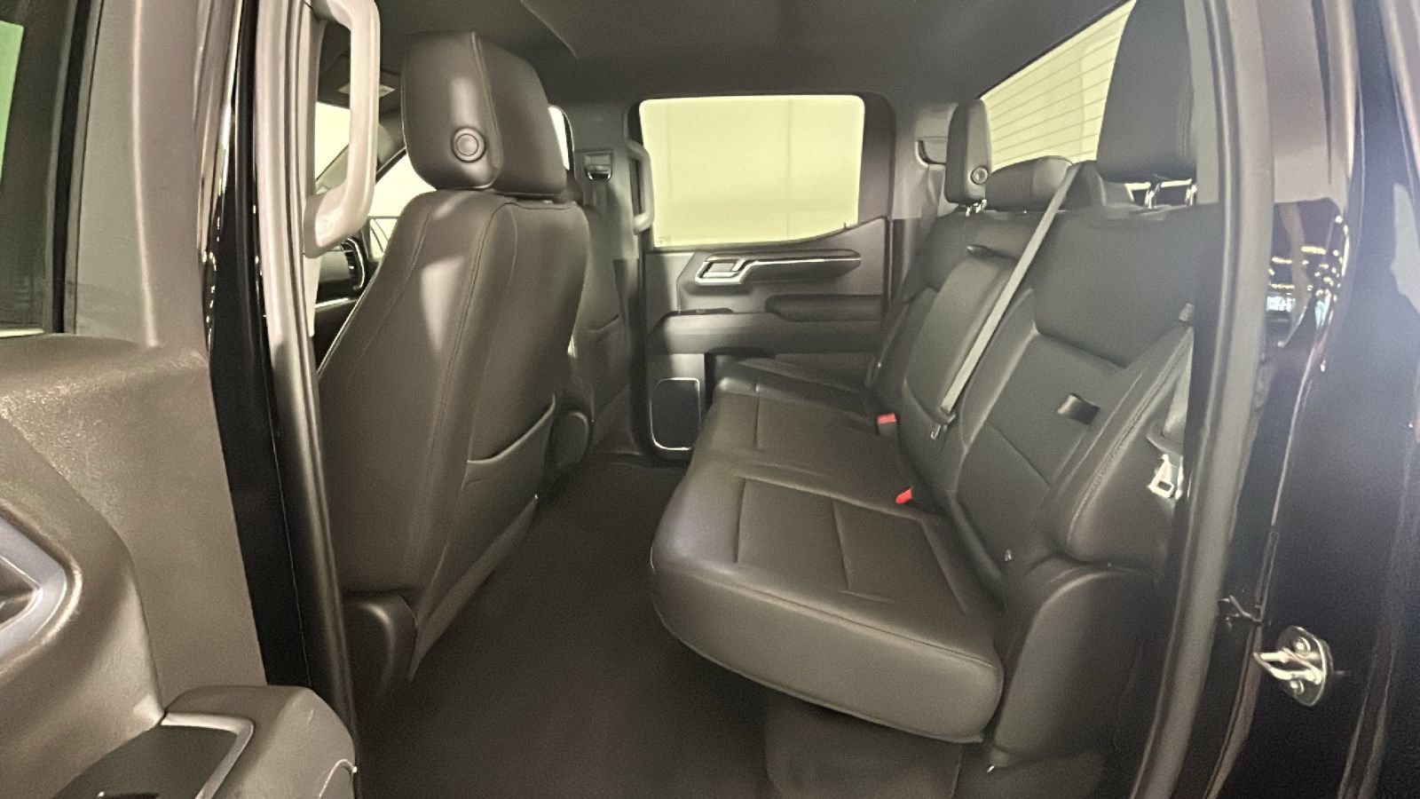 Used 2024 GMC Sierra 1500 SLT AWD/4WD image 32