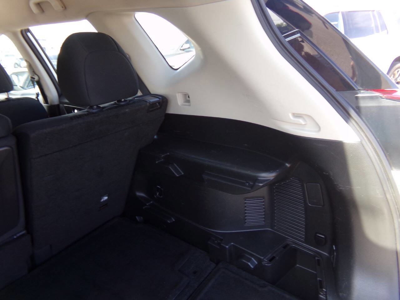 Used 2017 Nissan Rogue S image 16