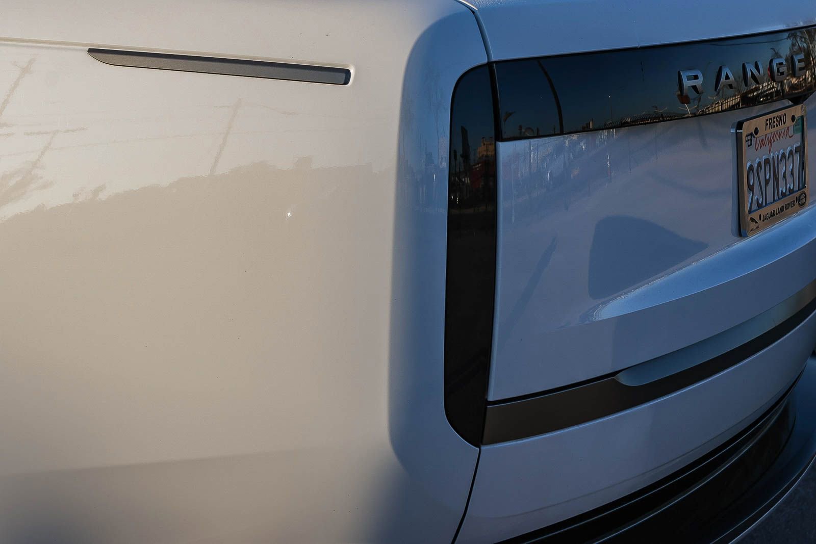 Certified 2025 Land Rover Range Rover SE image 11