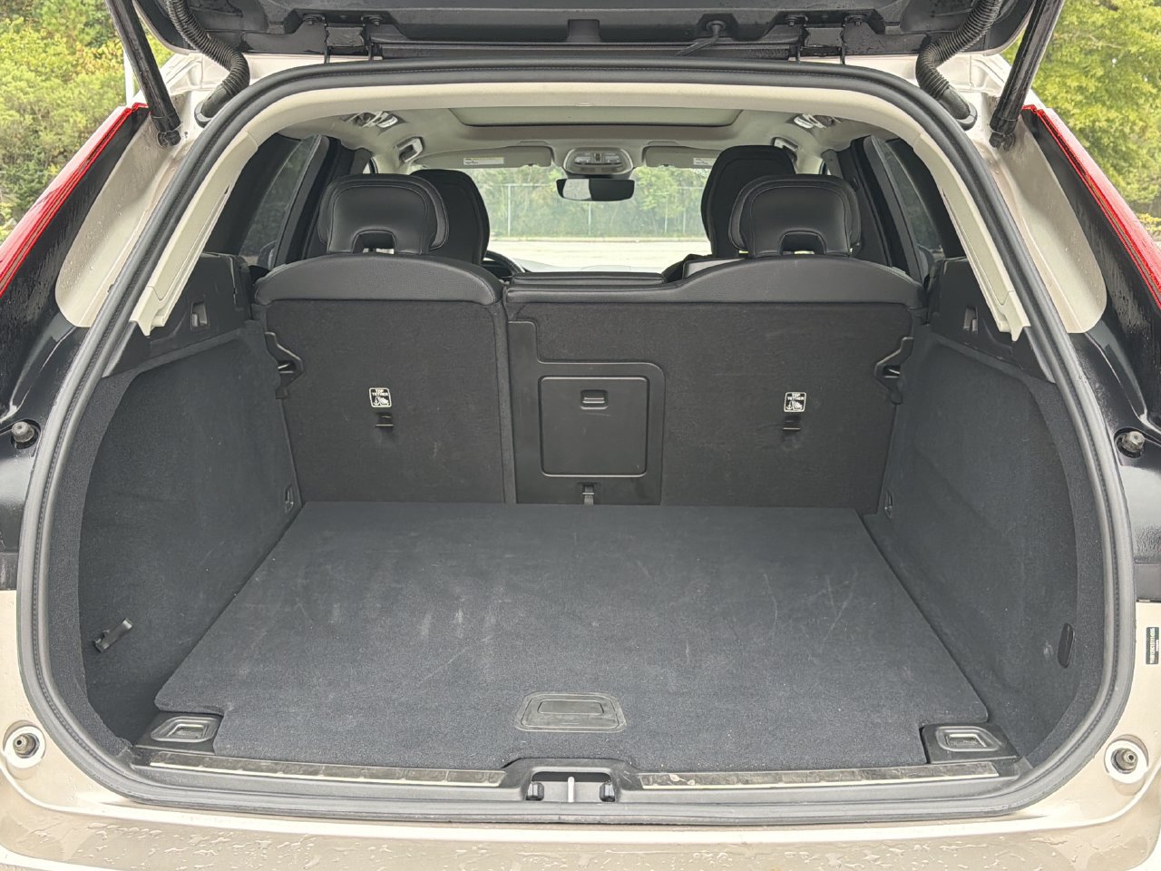 Used 2025 Volvo XC60 B5 Plus AWD/4WD image 26