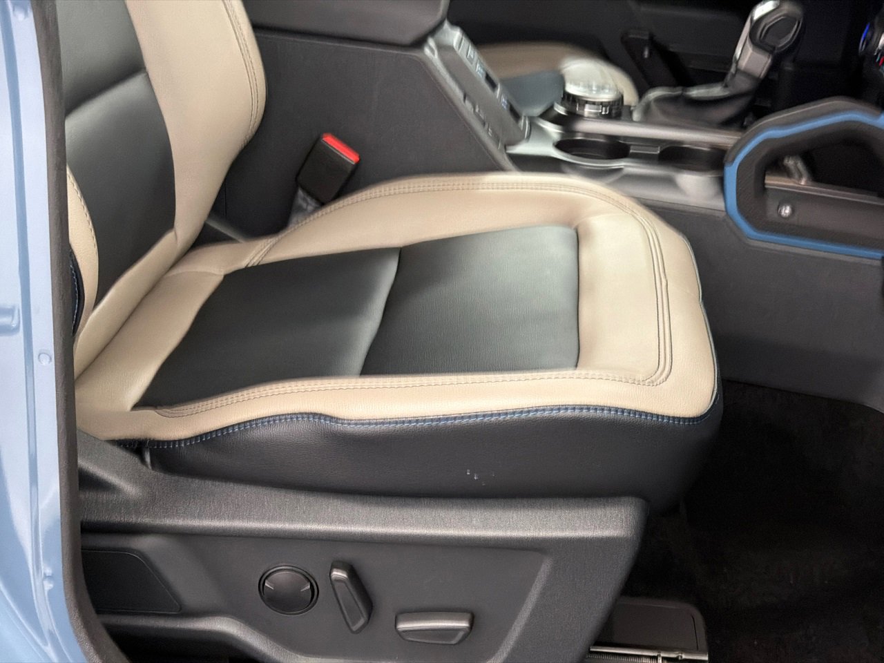 Used 2024 Ford Bronco Wildtrak image 11