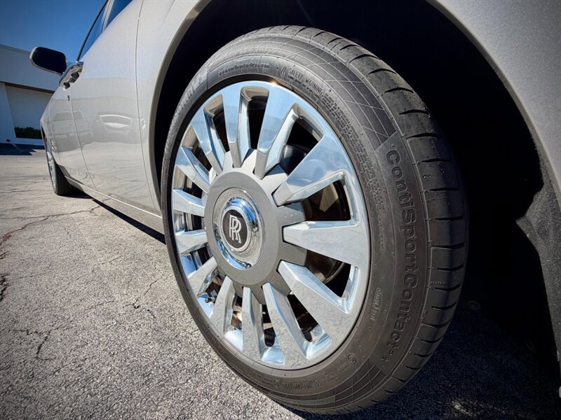 Used 2018 Rolls-Royce Phantom Sedan image 20