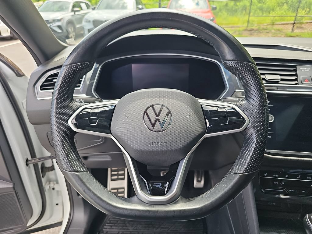 Used 2022 Volkswagen Tiguan SE R-Line AWD/4WD image 17