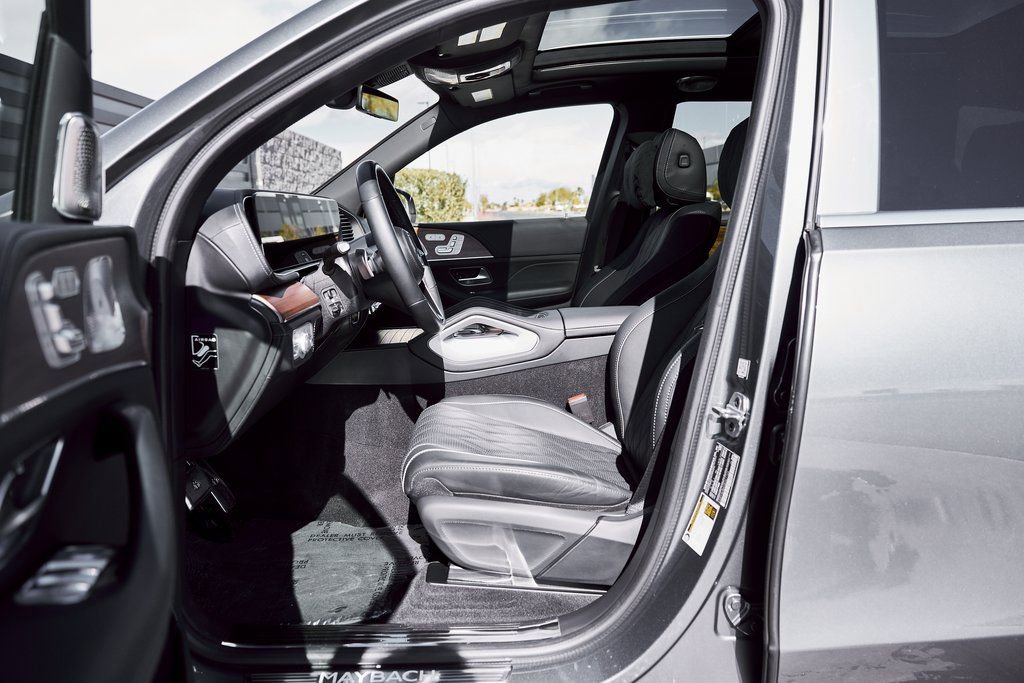 Used 2025 Mercedes-Benz Maybach GLS 600 4MATIC image 33