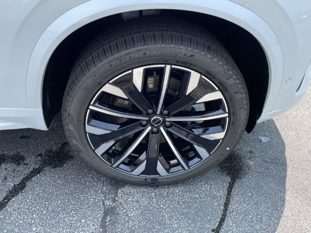 New 2026 Volvo XC90 B6 Plus w/ Protection Package Premier AWD/4WD image 11
