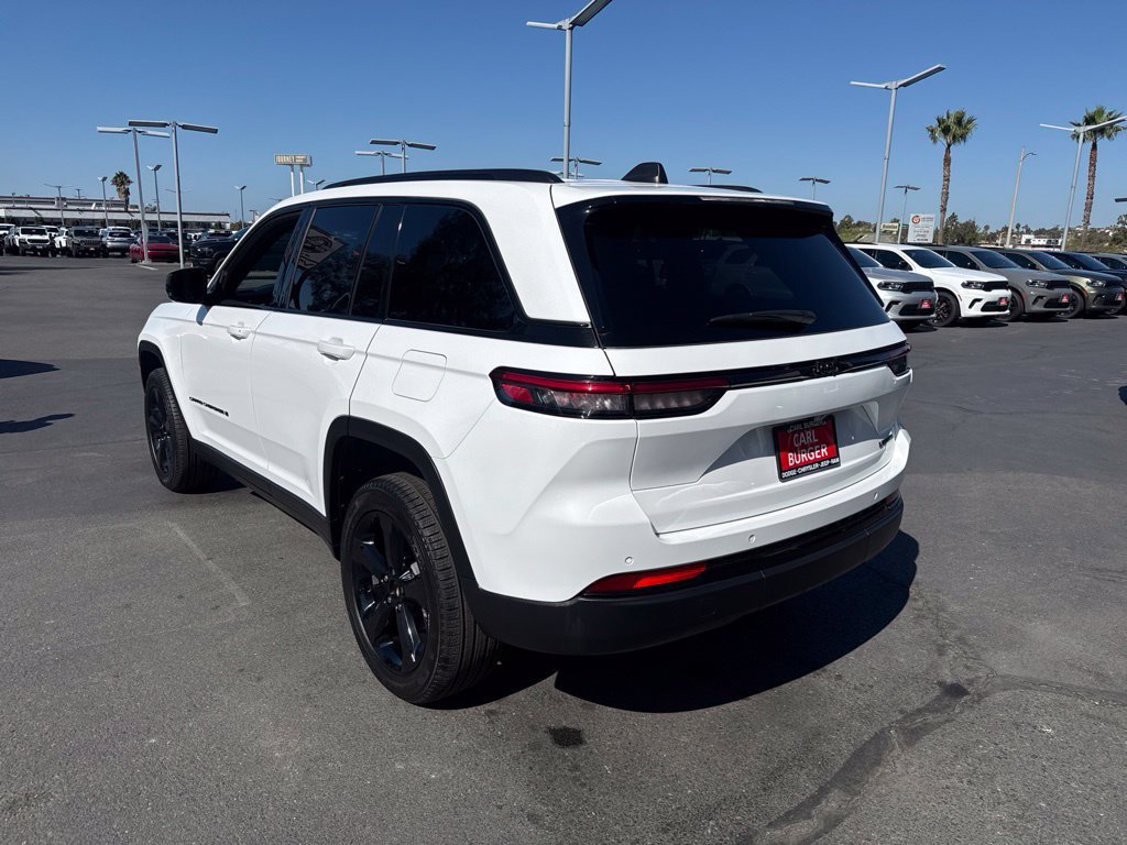 Used 2025 Jeep Grand Cherokee Limited w/ Black Appearance Package RWD image 5