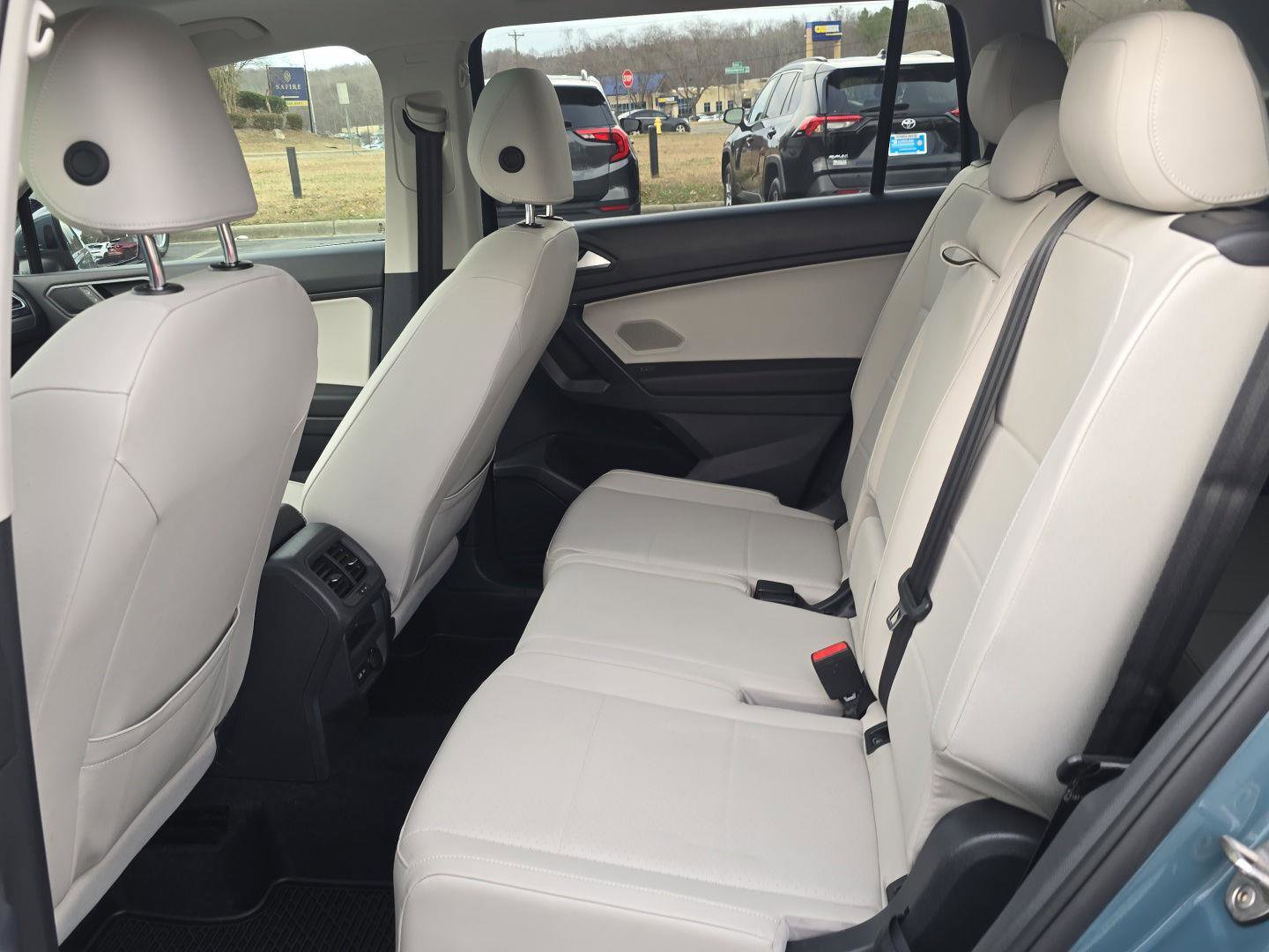 Used 2021 Volkswagen Tiguan SE image 10