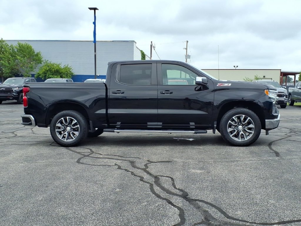 Used 2022 Chevrolet Silverado 1500 LT AWD/4WD image 19