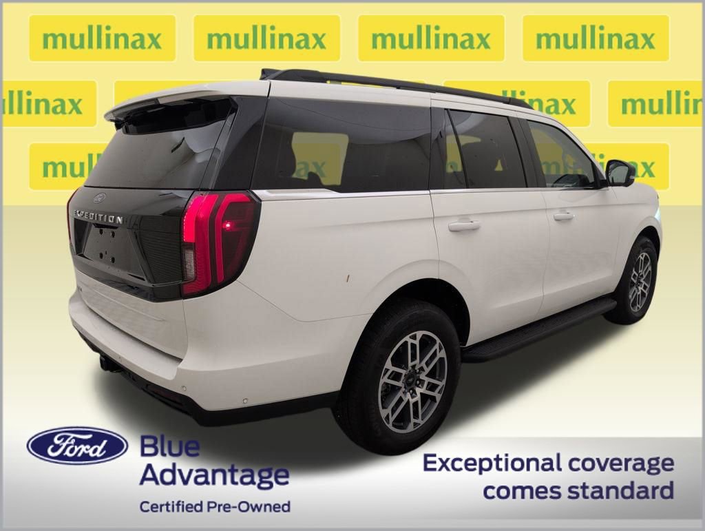 Used 2025 Ford Expedition Active image 3