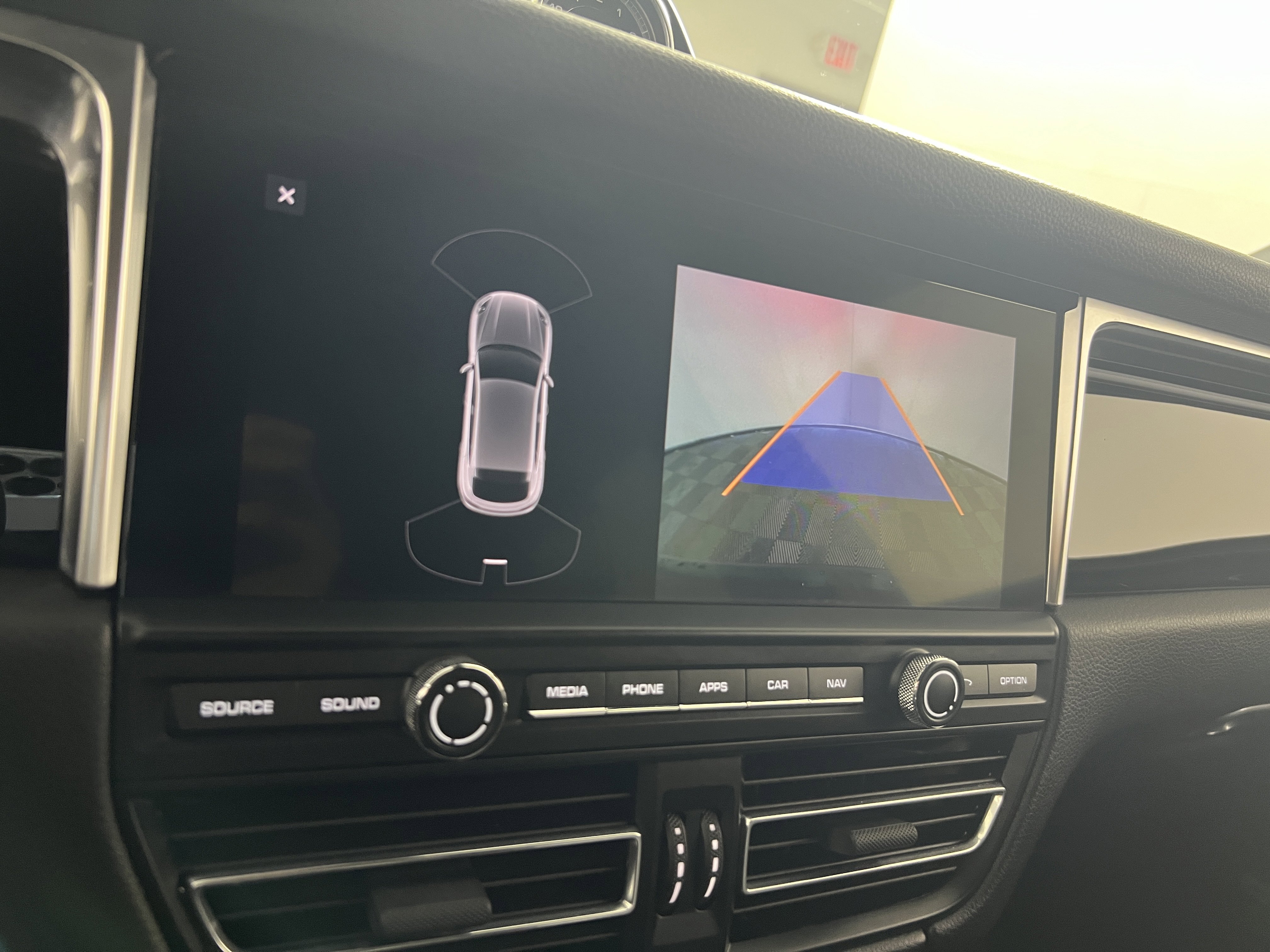Certified 2019 Porsche Macan AWD/4WD image 24