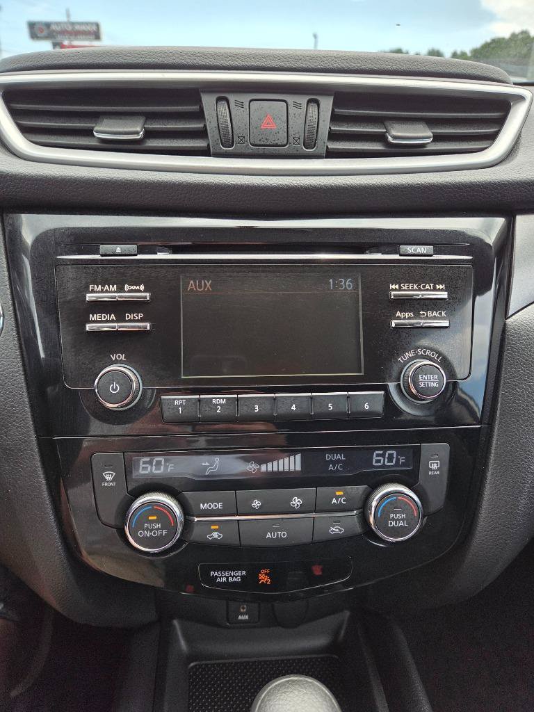 Used 2016 Nissan Rogue SV FWD image 15