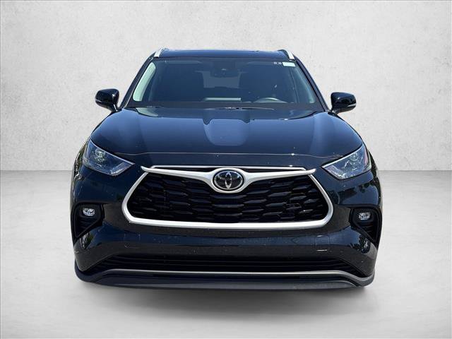 Certified 2026 Toyota Highlander XLE AWD/4WD image 2