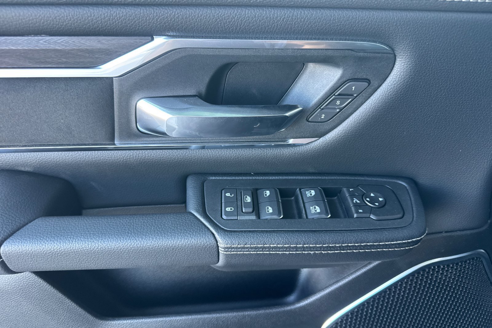 New 2026 RAM 1500 Laramie AWD/4WD image 10