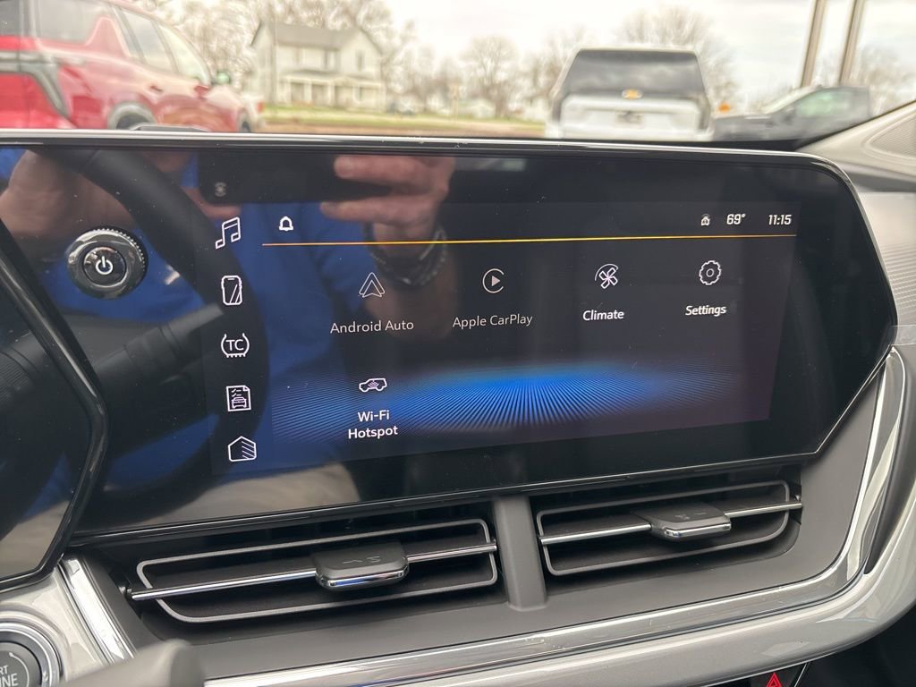 New 2026 Chevrolet Trax LT w/ Sunroof Package FWD image 17