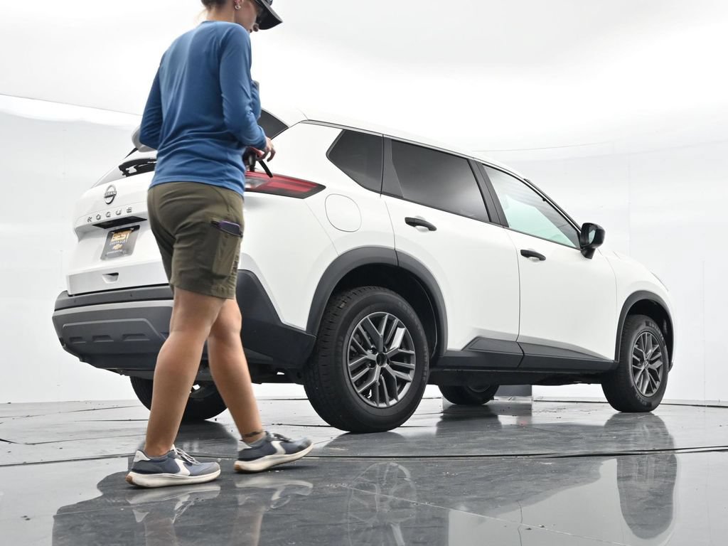 Used 2023 Nissan Rogue S FWD image 32