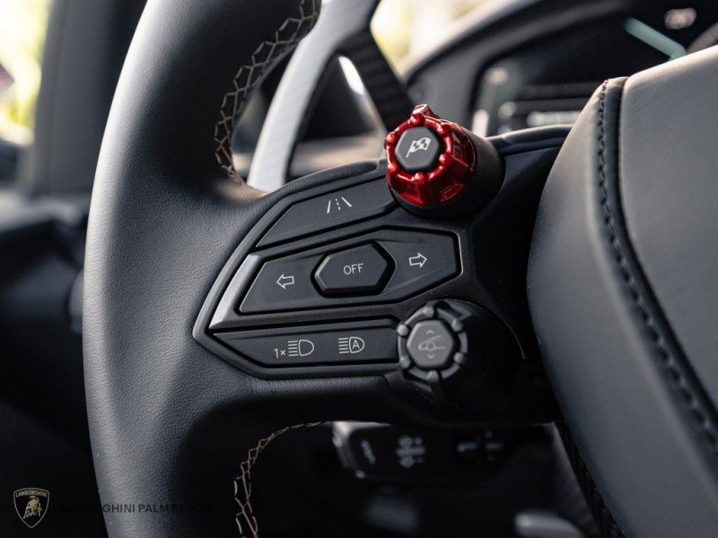 Used 2024 Lamborghini Revuelto image 17
