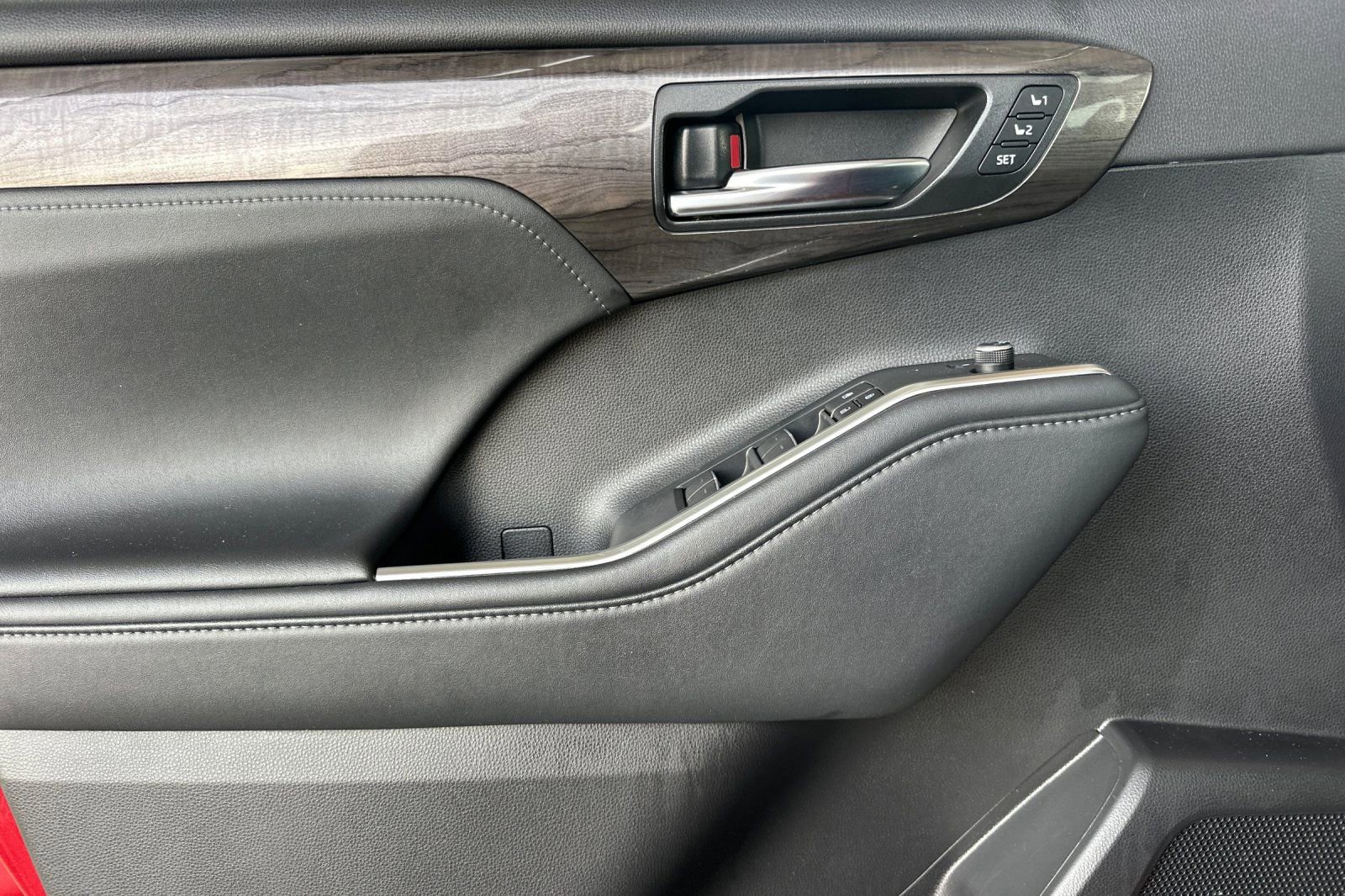 Used 2023 Toyota Highlander Limited image 12