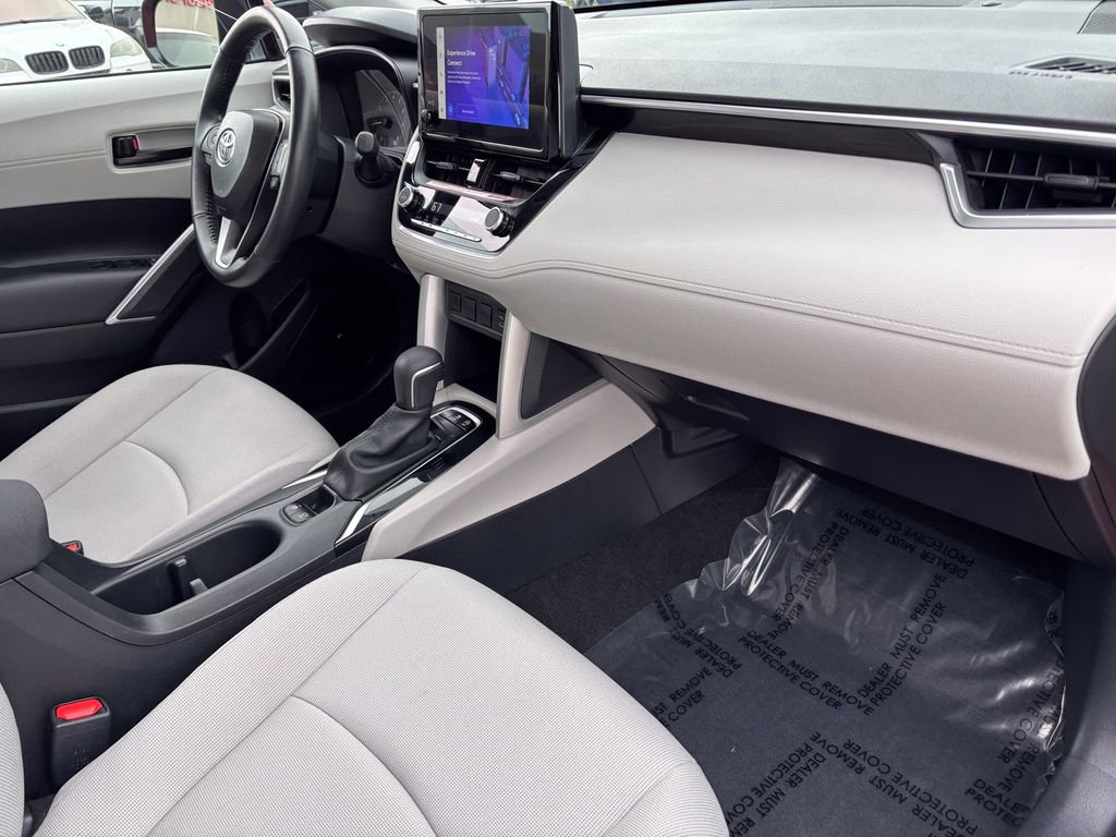 Certified 2023 Toyota Corolla Cross LE image 38