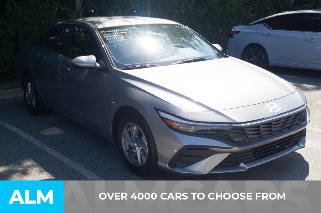 Certified 2025 Hyundai Elantra SE FWD image 2
