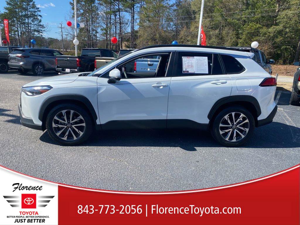 Used 2024 Toyota Corolla Cross XLE w/ Convenience Package image 4