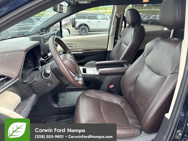 Used 2021 Toyota Sienna Platinum FWD image 11