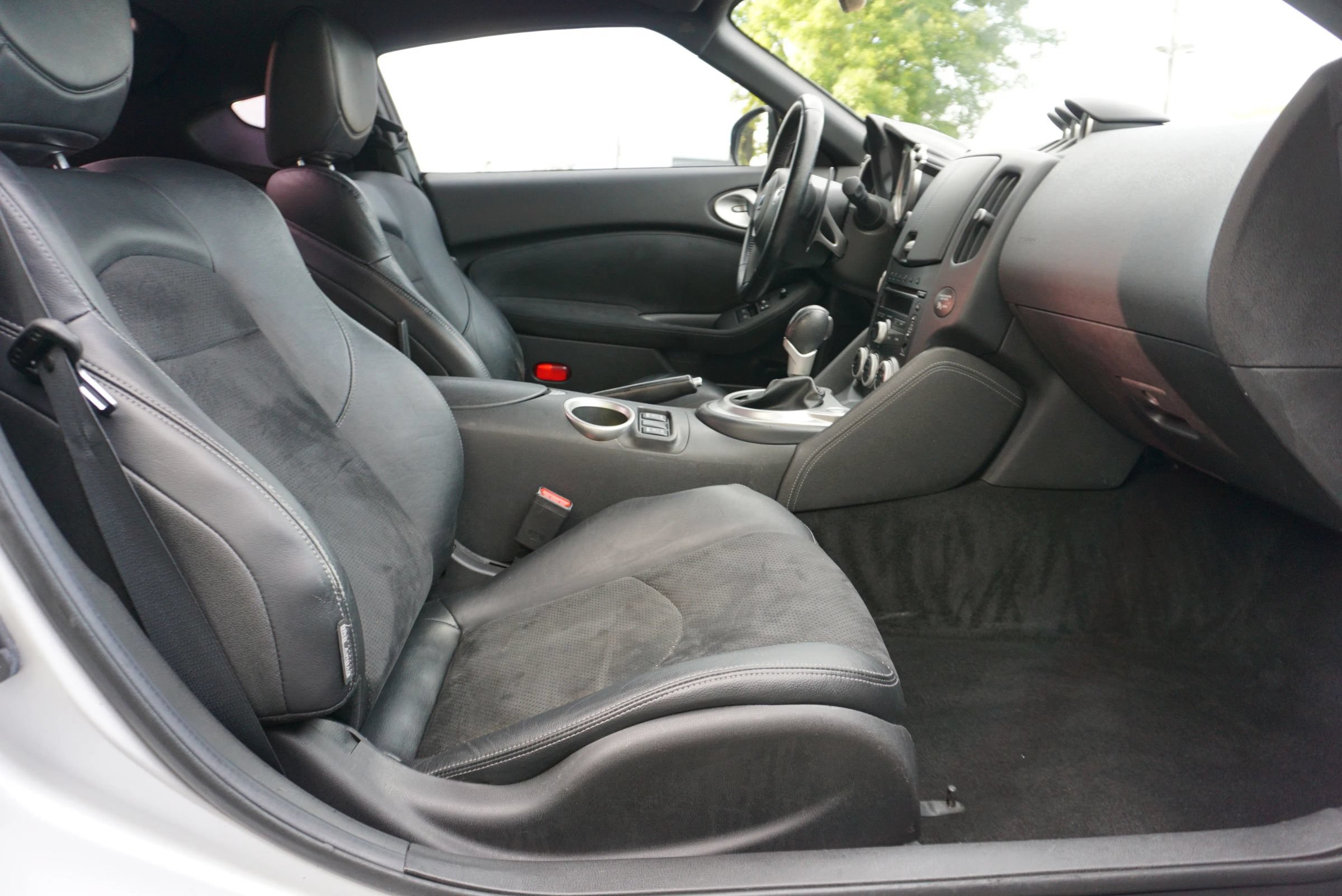 Used 2014 Nissan 370Z Touring RWD image 17