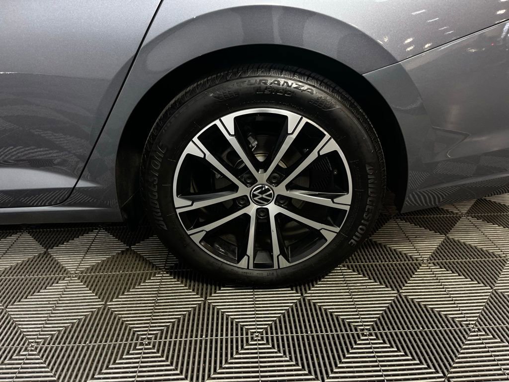 Used 2024 Volkswagen Jetta Sport image 11