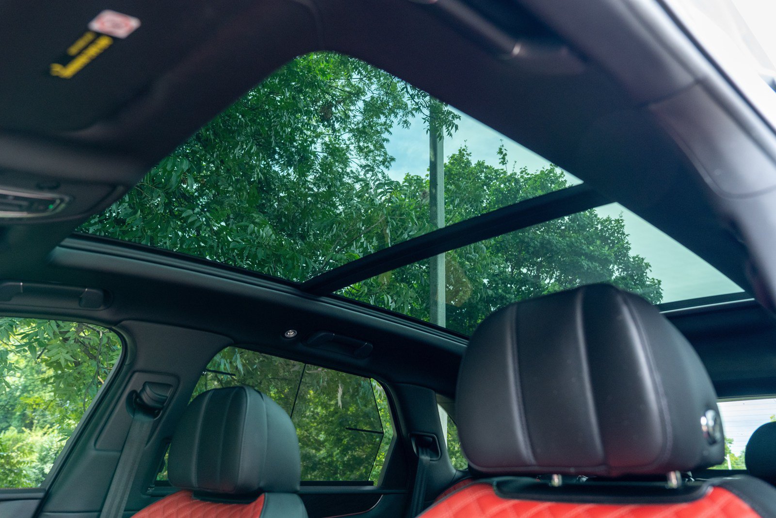 Used 2022 Bentley Bentayga AWD/4WD image 25