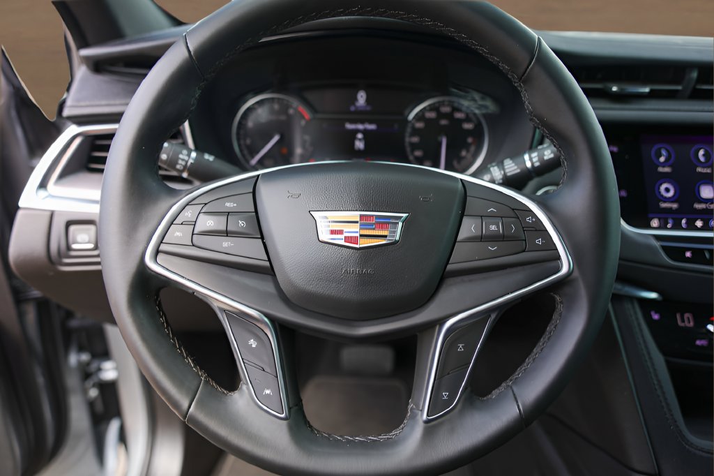 Certified 2024 Cadillac XT5 Luxury FWD image 12
