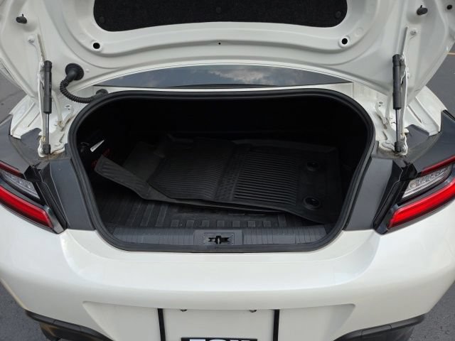 Used 2024 Toyota GR86 Premium RWD image 23