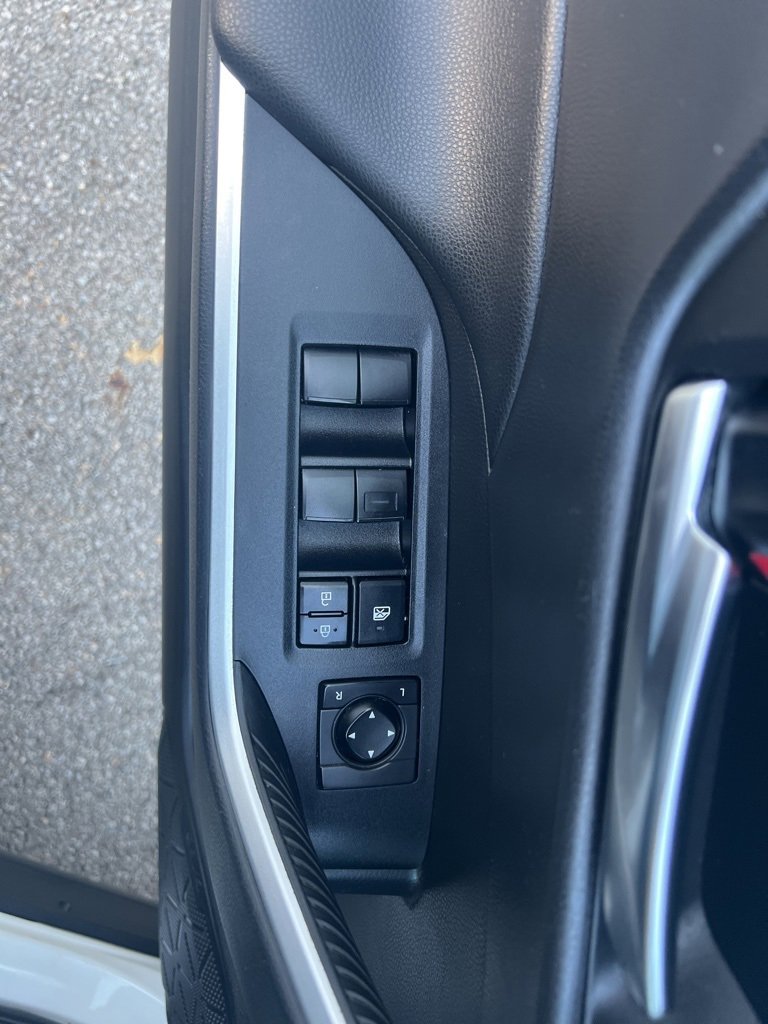 Used 2021 Toyota RAV4 XLE AWD/4WD image 18