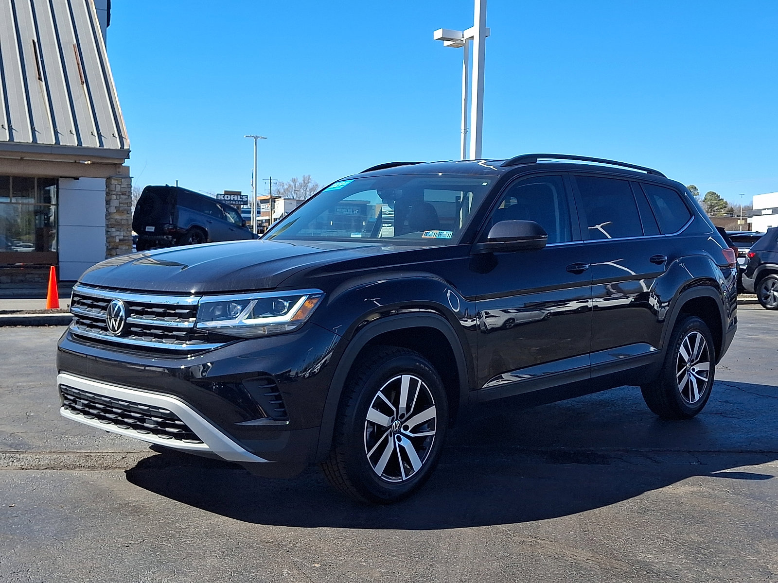 Certified 2023 Volkswagen Atlas SE image 3