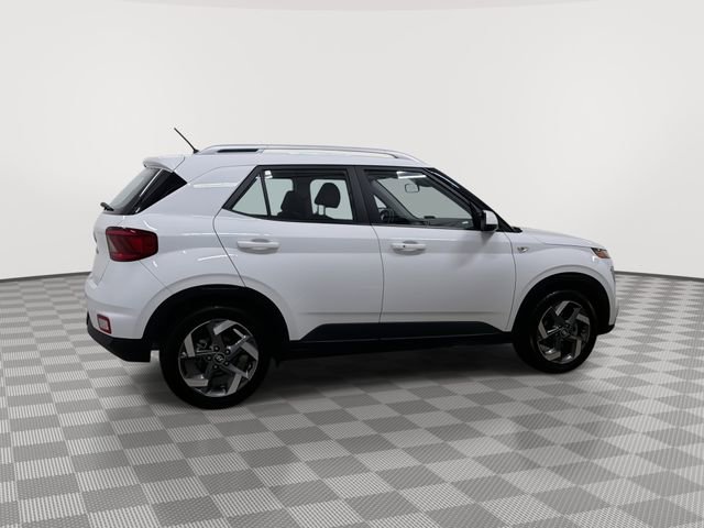 Used 2025 Hyundai Venue SEL image 11
