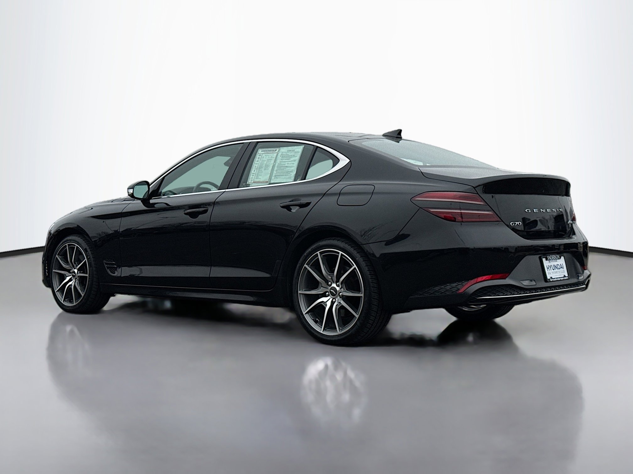 Used 2023 Genesis G70 2.0T image 13