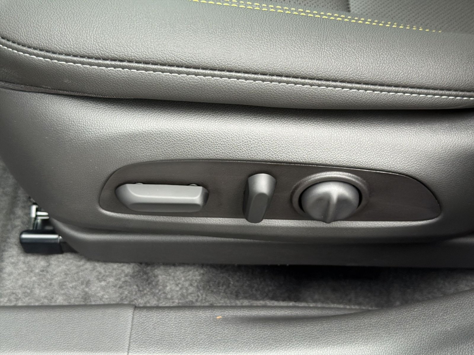 New 2026 Chevrolet Trax ACTIV w/ Sunroof Package FWD image 14