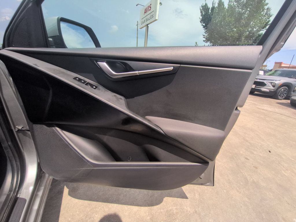 Used 2025 Kia Niro LX FWD image 31