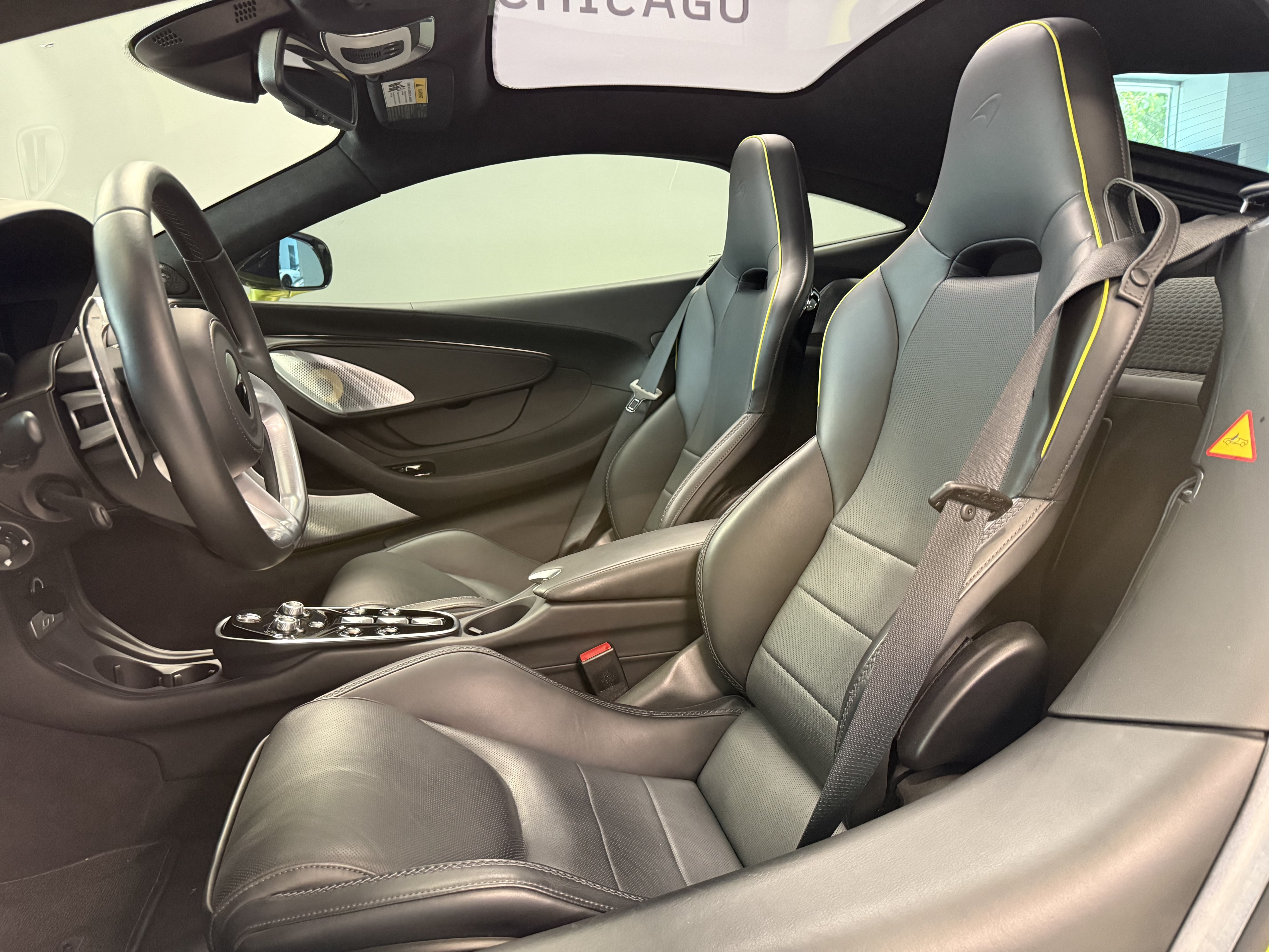 Used 2023 McLaren GT RWD image 3