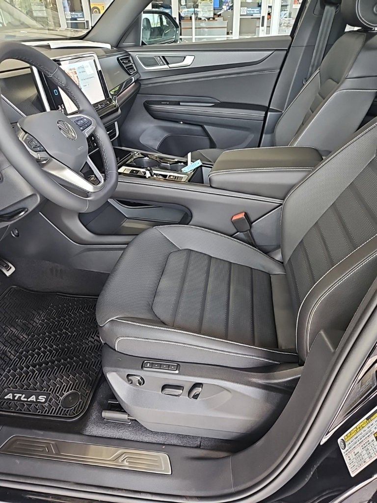 New 2026 Volkswagen Atlas Cross Sport SEL R-Line image 29