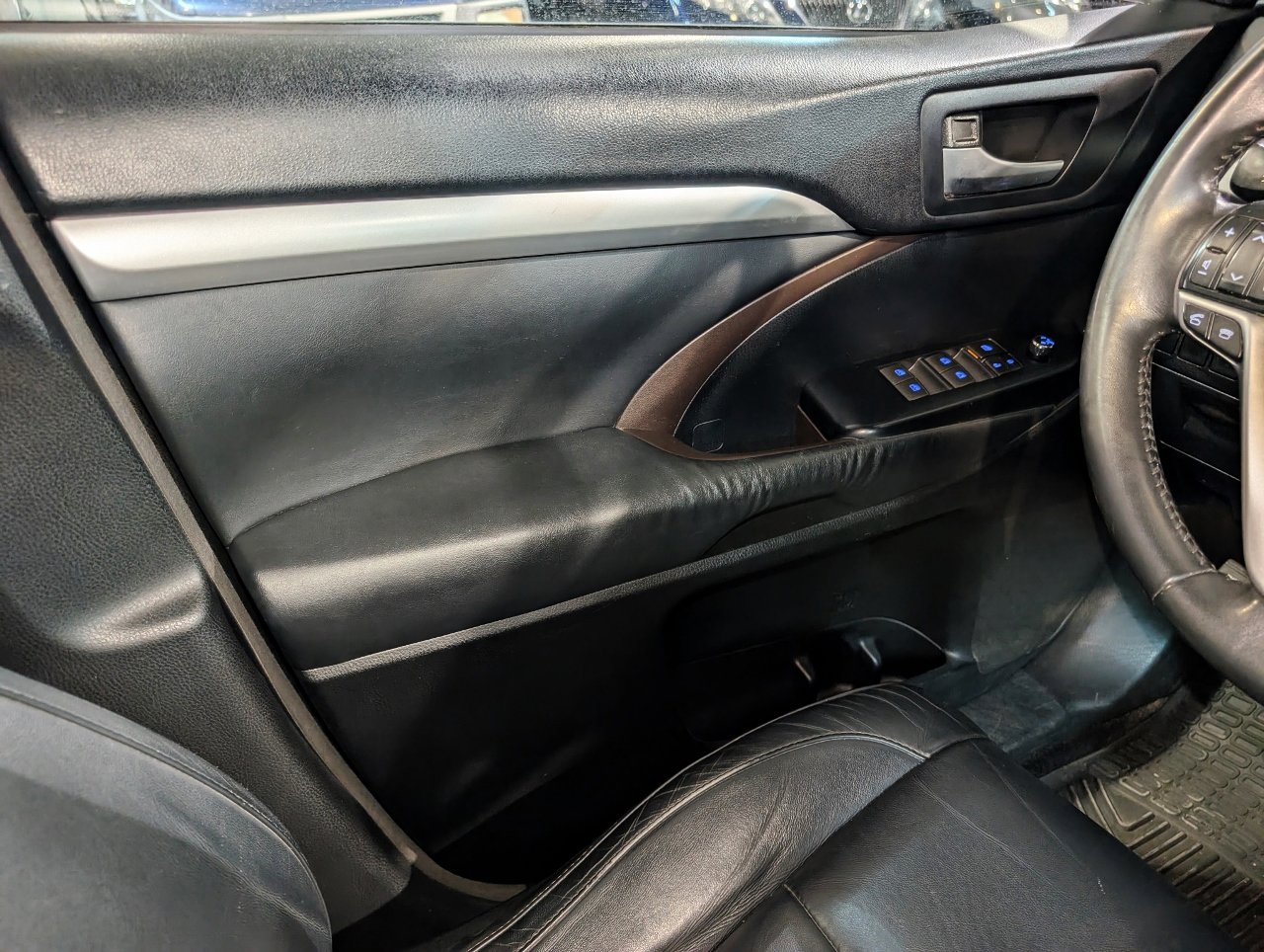 Used 2015 Toyota Highlander XLE image 36