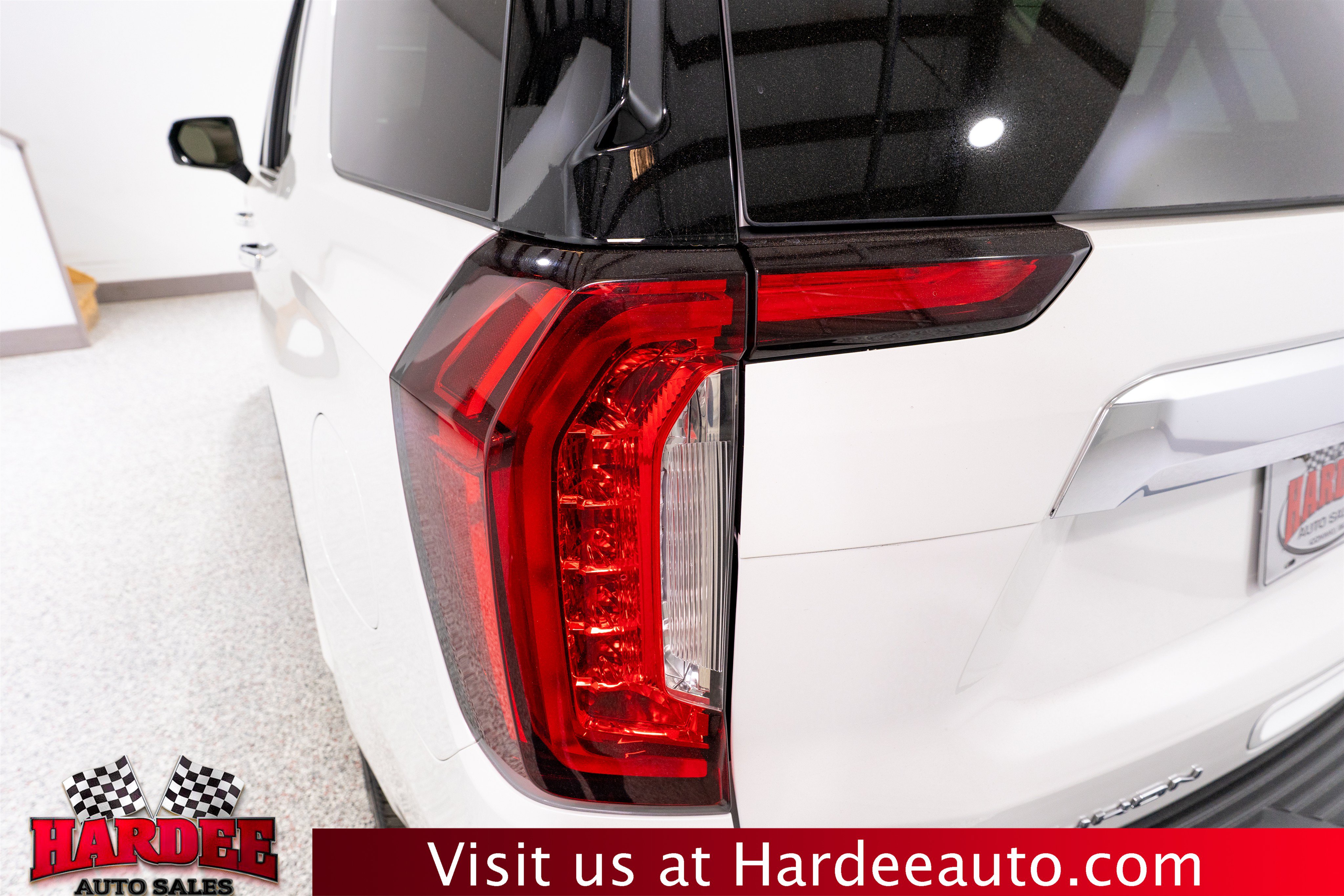 Used 2023 GMC Yukon Denali AWD/4WD image 9