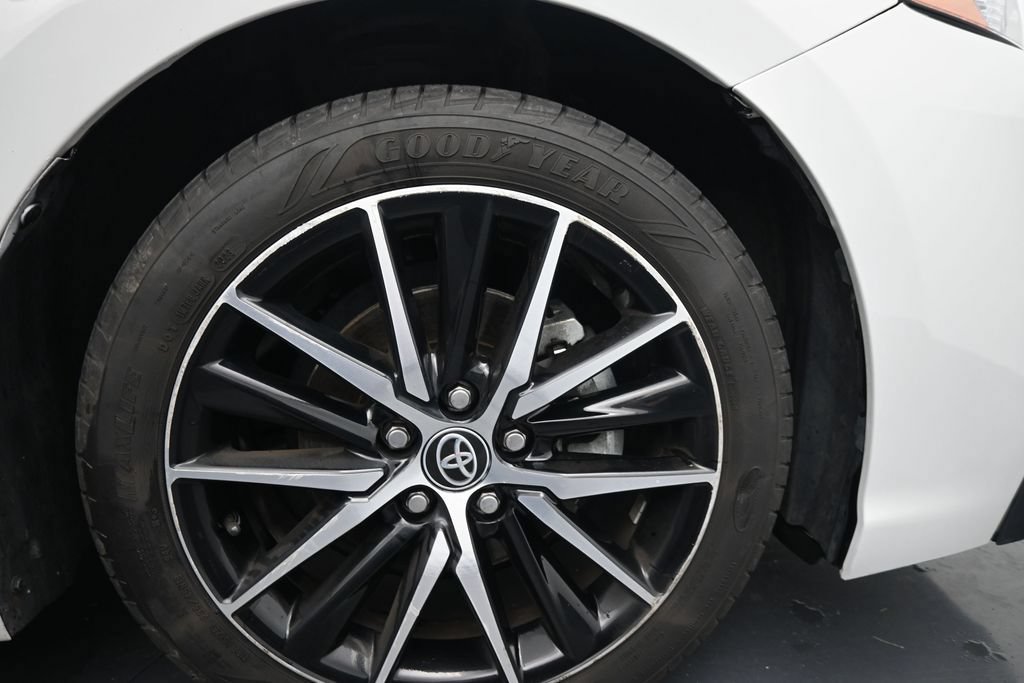 Used 2023 Toyota Camry SE FWD image 11