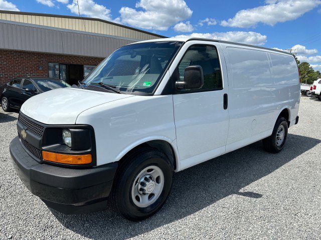 Used 2017 Chevrolet Express 2500 RWD image 2