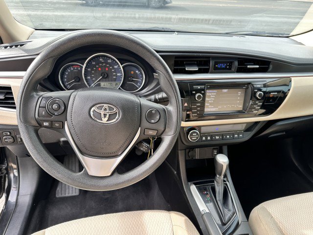 Used 2015 Toyota Corolla LE image 12