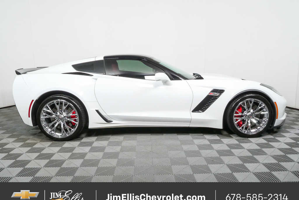 Certified 2015 Chevrolet Corvette Z06 w/ 3LZ Preferred Equipment Group image 2