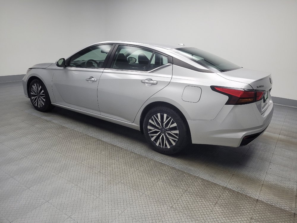 Used 2023 Nissan Altima 2.5 SV image 3