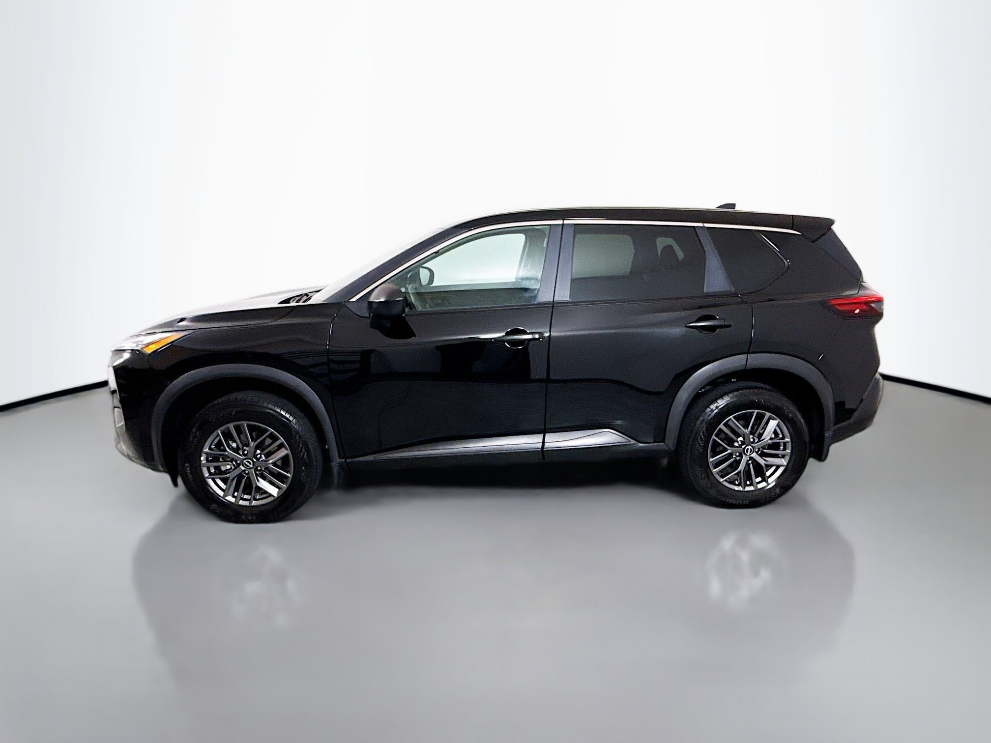 Used 2023 Nissan Rogue S AWD/4WD image 4