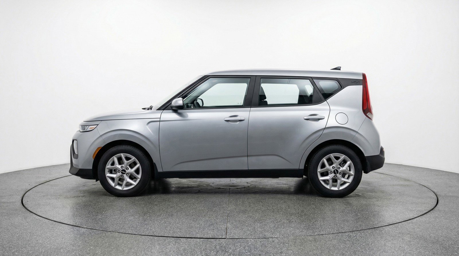 Used 2025 Kia Soul LX w/ LX Technology Package FWD image 5