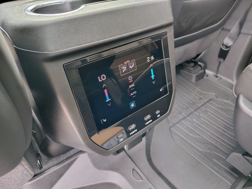 New 2026 GMC Yukon Denali Ultimate AWD/4WD image 45