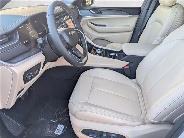 New 2025 Jeep Grand Cherokee Limited image 4