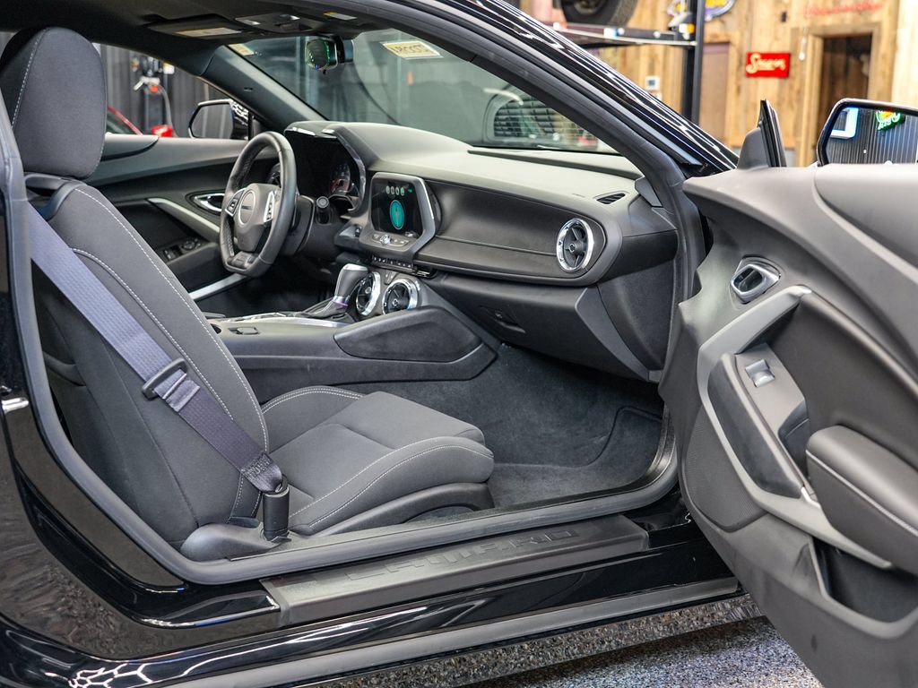 Used 2017 Chevrolet Camaro SS RWD image 21